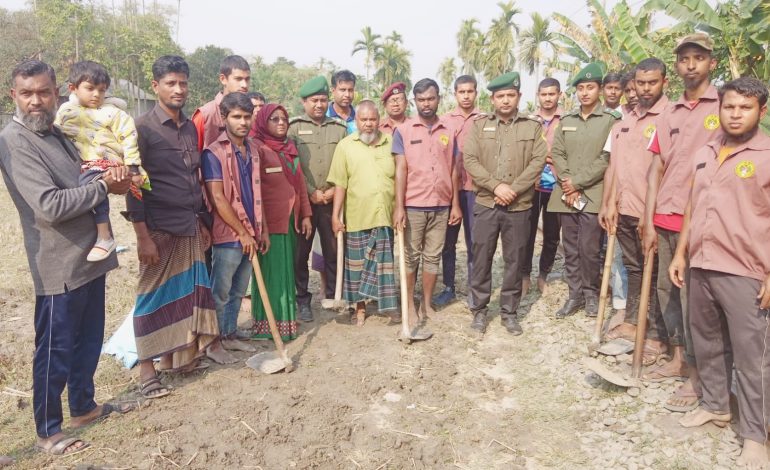 গৌরীপুরে আনসার-ভিডিপি’র সদস্যদের স্বেচ্ছাশ্রমে ৩ কিলোমিটার সড়ক সংস্কার ও মেরামত